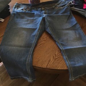 Super fun trendy denim capris