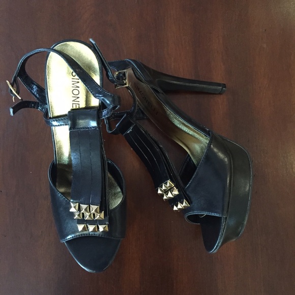 🆕❗️Gold Studded Platform Heels