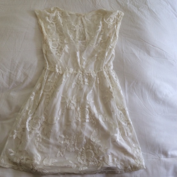Ivory Short Sleeve Lace Dress - Picture 3 of 4