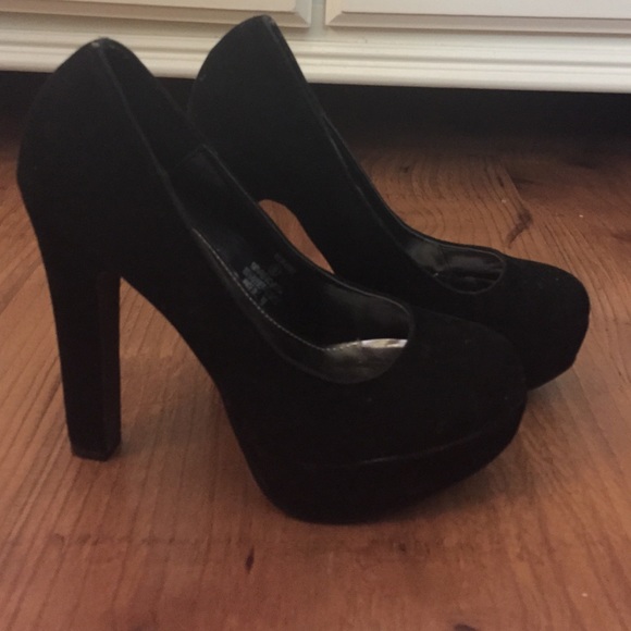 Beautiful black pumps - Picture 1 of 4