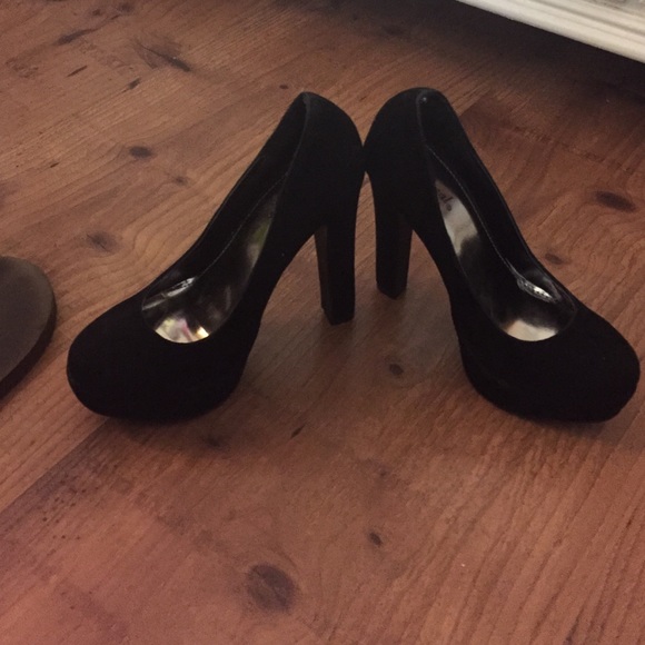 Beautiful black pumps - Picture 2 of 4