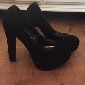 Beautiful black pumps
