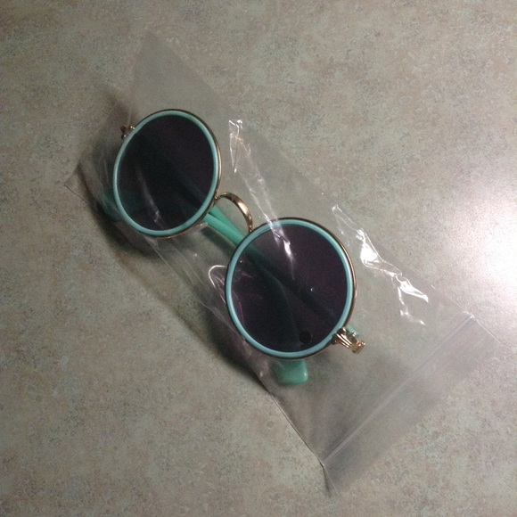 🌴TRADED!🌴 NEW Urban Outfitters Sunglasses - Picture 4 of 4