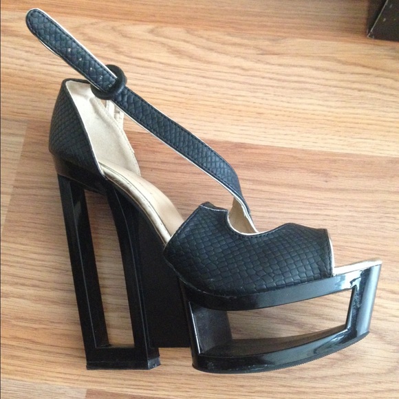 C.label wedge ordered from nastygal. - Picture 2 of 3
