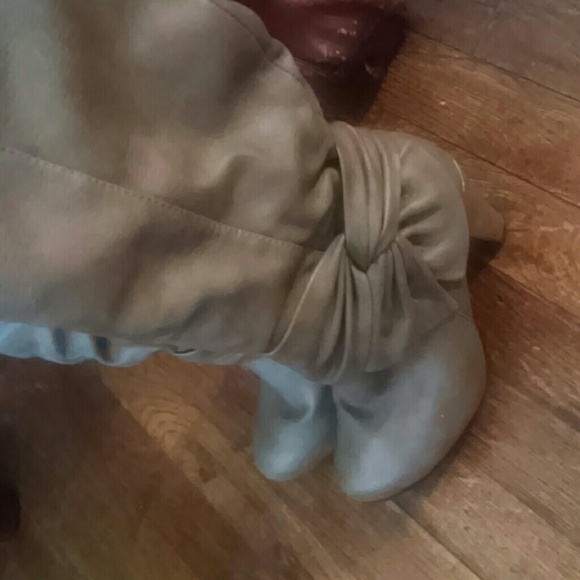 High heeled boots w/ bow accent