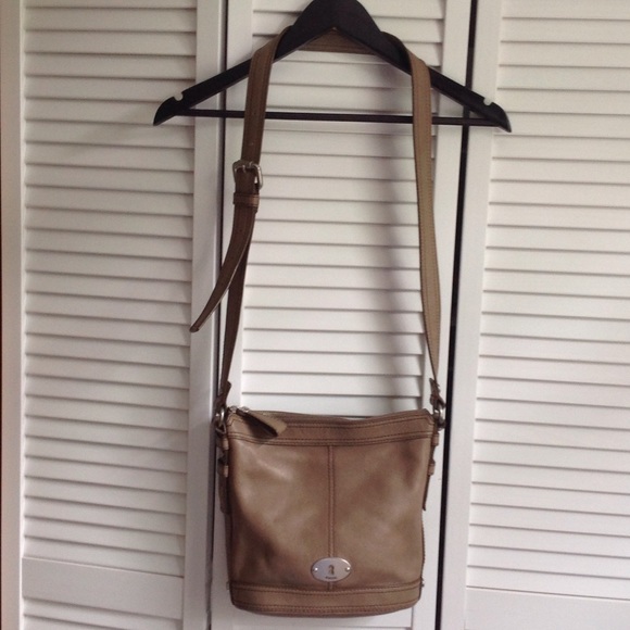 ๐SOLD๐ FOSSIL Maddox leather bucket bag ๐ - Picture 2 of 4