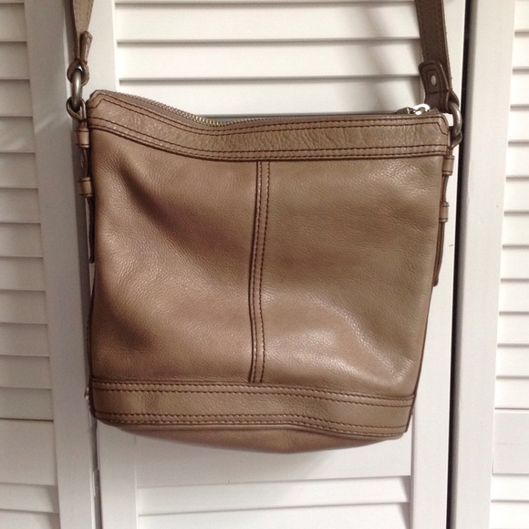 ๐SOLD๐ FOSSIL Maddox leather bucket bag ๐ - Picture 3 of 4