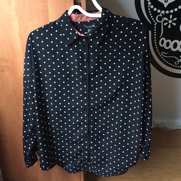 Women's shirt. - Picture 1 of 2