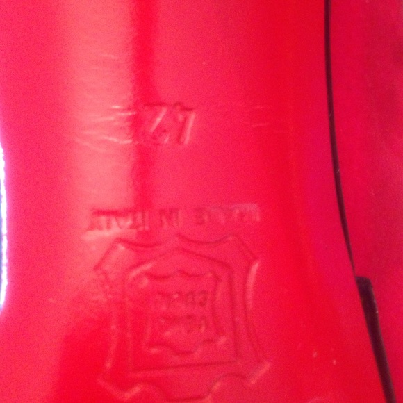 $$$$$OLD. Christian Louboutin Black Patent shoe - Picture 4 of 4