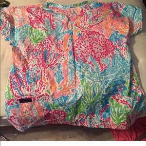 Lilly Pulitzer lets cha cha scrub top large