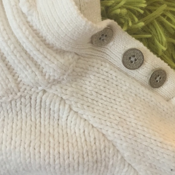 Winter sweater ❄️😱 - Picture 2 of 3