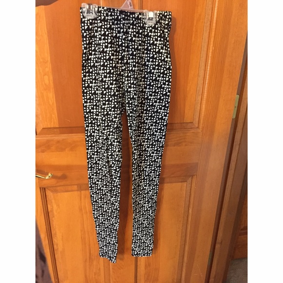 black and white printed leggings