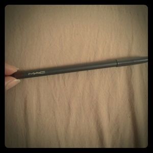 Mac lip pencil: 'Nightmoth'