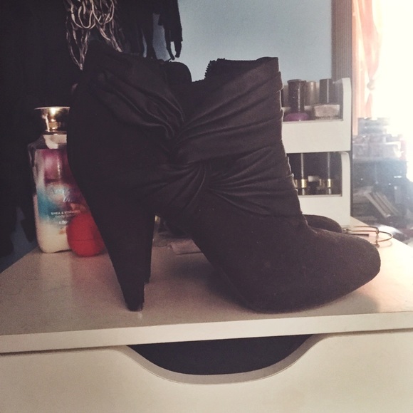 Fioni Black Booties (7)
