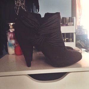 Fioni Black Booties (7)