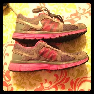 Womens Nike Dual Fusion shoes