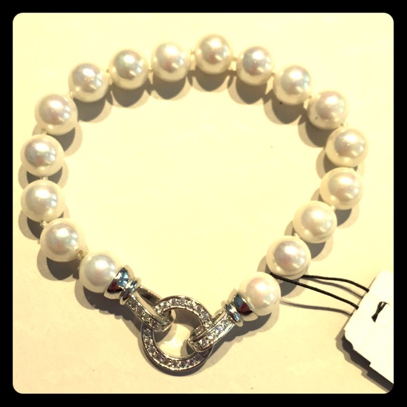 Luminous Shell Pearl Bracelet