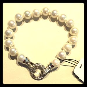 Luminous Shell Pearl Bracelet