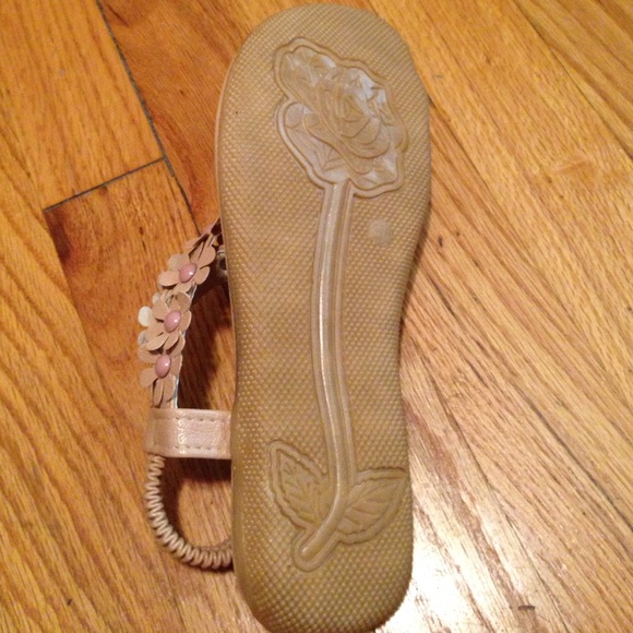 Tan floral sandals - Picture 3 of 4