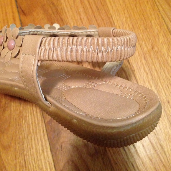 Tan floral sandals - Picture 4 of 4