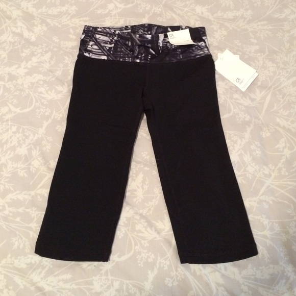 GAP Pants - NEW - Gap Capri Athletic Pants