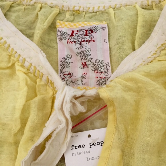 Free People Tops - 🆕Lemon free people top 🐚🐚detail☀️