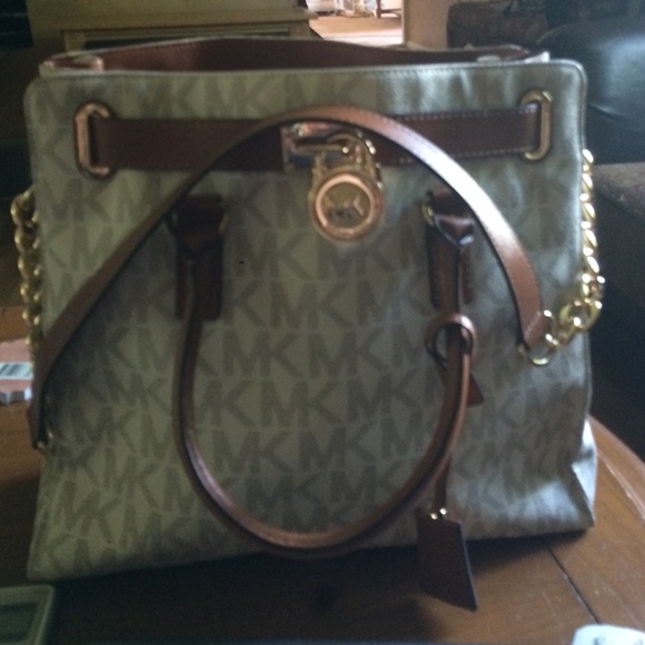 Michael Kors Handbags - sALE 🎉🎉Michael kors monogram Hamilton large bag