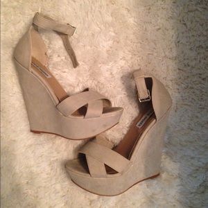 Steve Madden nude xenon wedges