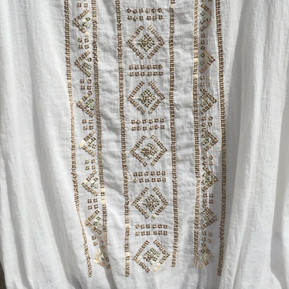 White Top with Aztec Design - Picture 2 of 2
