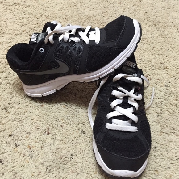 Nike Shoes - Nike black Relentless 2
