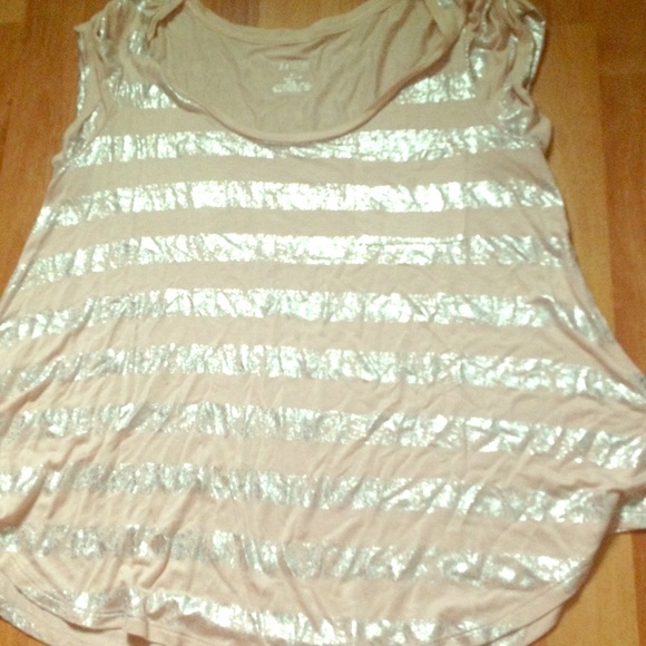 Light t-shirt - Picture 1 of 2