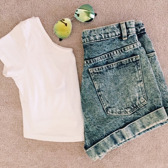 Brandy Melville short sleeved crop top
