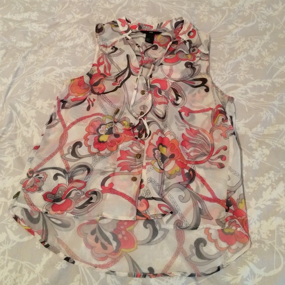 H&M Tops - H&M high-low sleeveless blouse