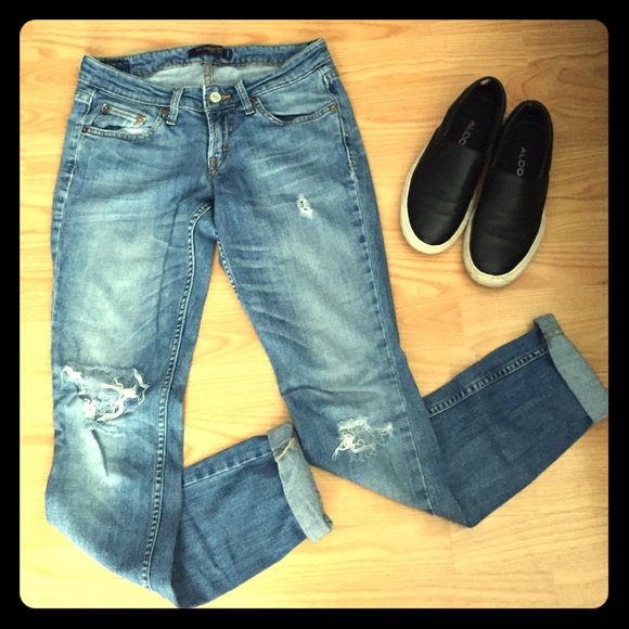 Distressed Levis Denim Jeans