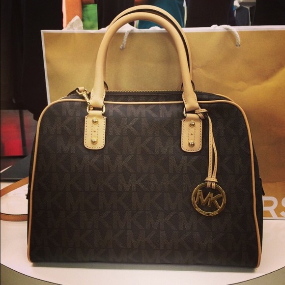 **SOLD** Michael Kors purse - Picture 1 of 4