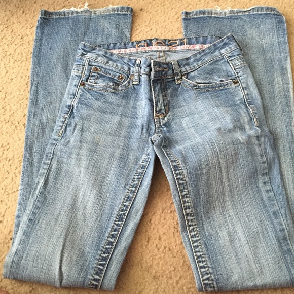 Light denim jeans.