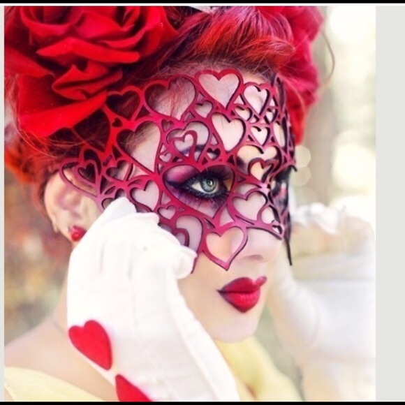 Queen of Hearts mask