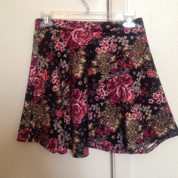 Floral Forever 21 skirt - Picture 3 of 3