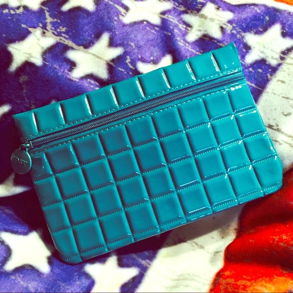 Travel makeup bag