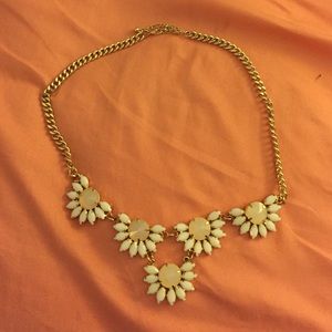 White daisy necklace