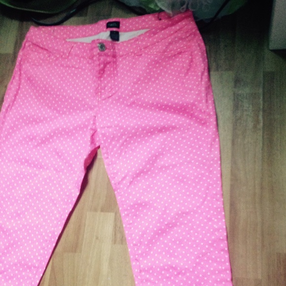 Bright pink Polkadotted capris