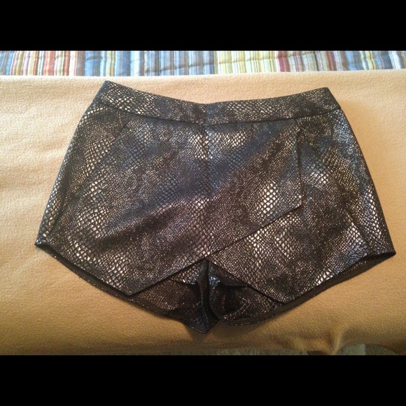 Express asymmetric skort