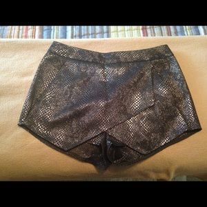 Express asymmetric skort