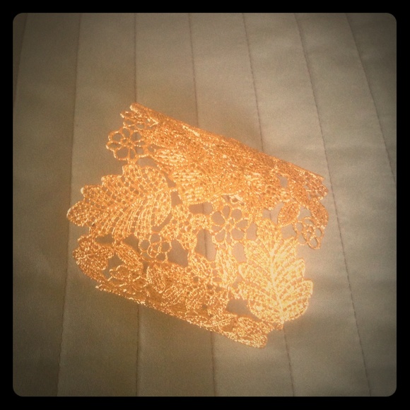 STELLA AND DOT CHANTILLY LACE CUFF. Gently worn.