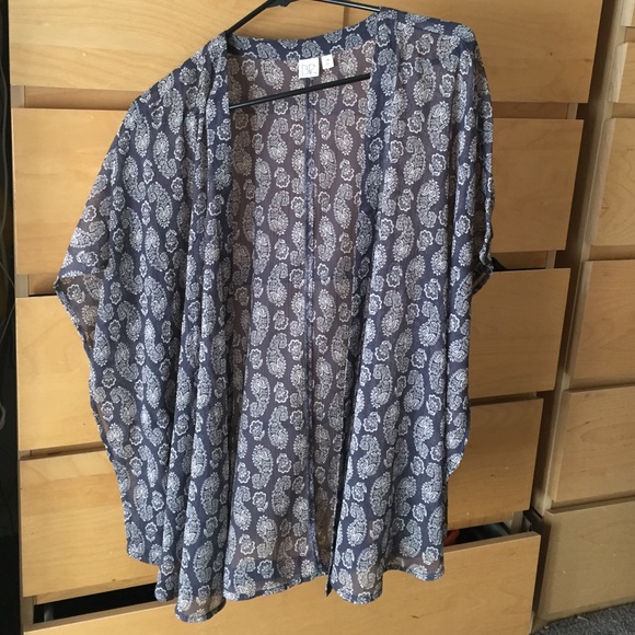 Grey Paisley Kimono