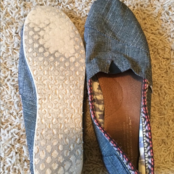 TOMS! - Picture 2 of 4