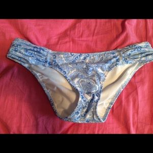 Ruched Low-Rise Hipkini Bottom