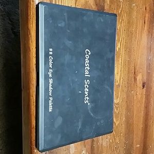 Coastal scents 88 color eye shadow palette