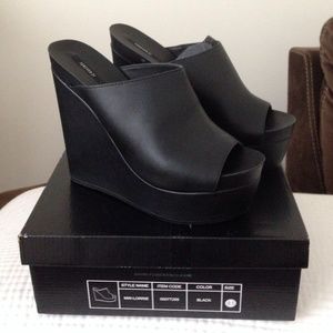 Forever 21  Wedge Platform Shoes Black
