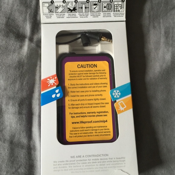 Iphone 4 purple lifeproof case - Picture 2 of 2